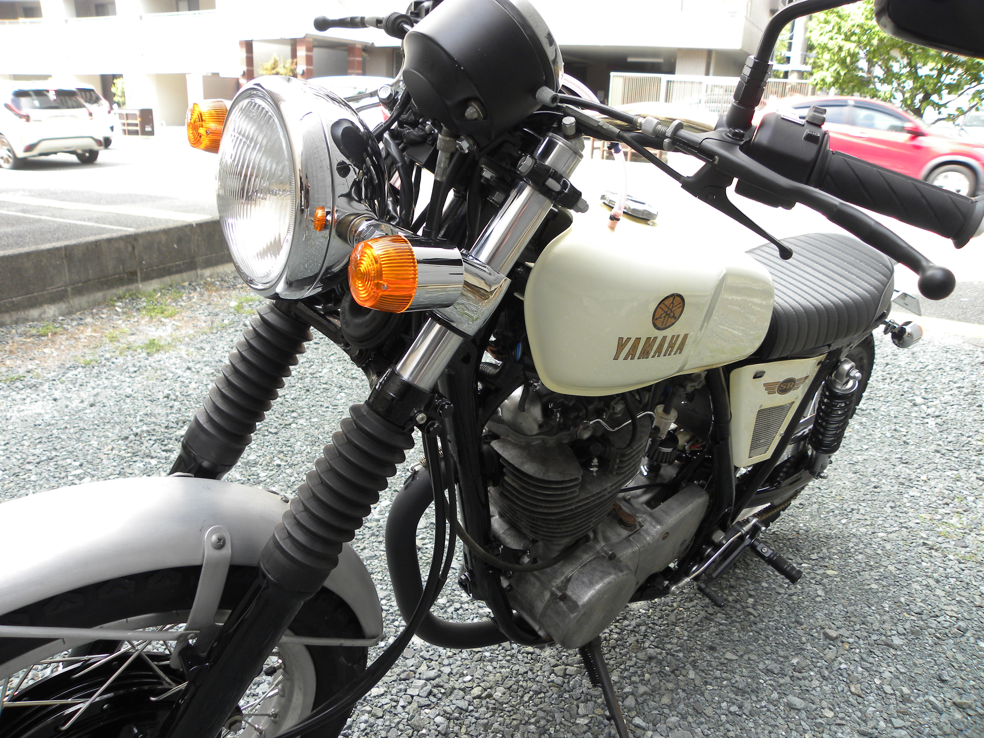 ヤマハ SR400 写真 3