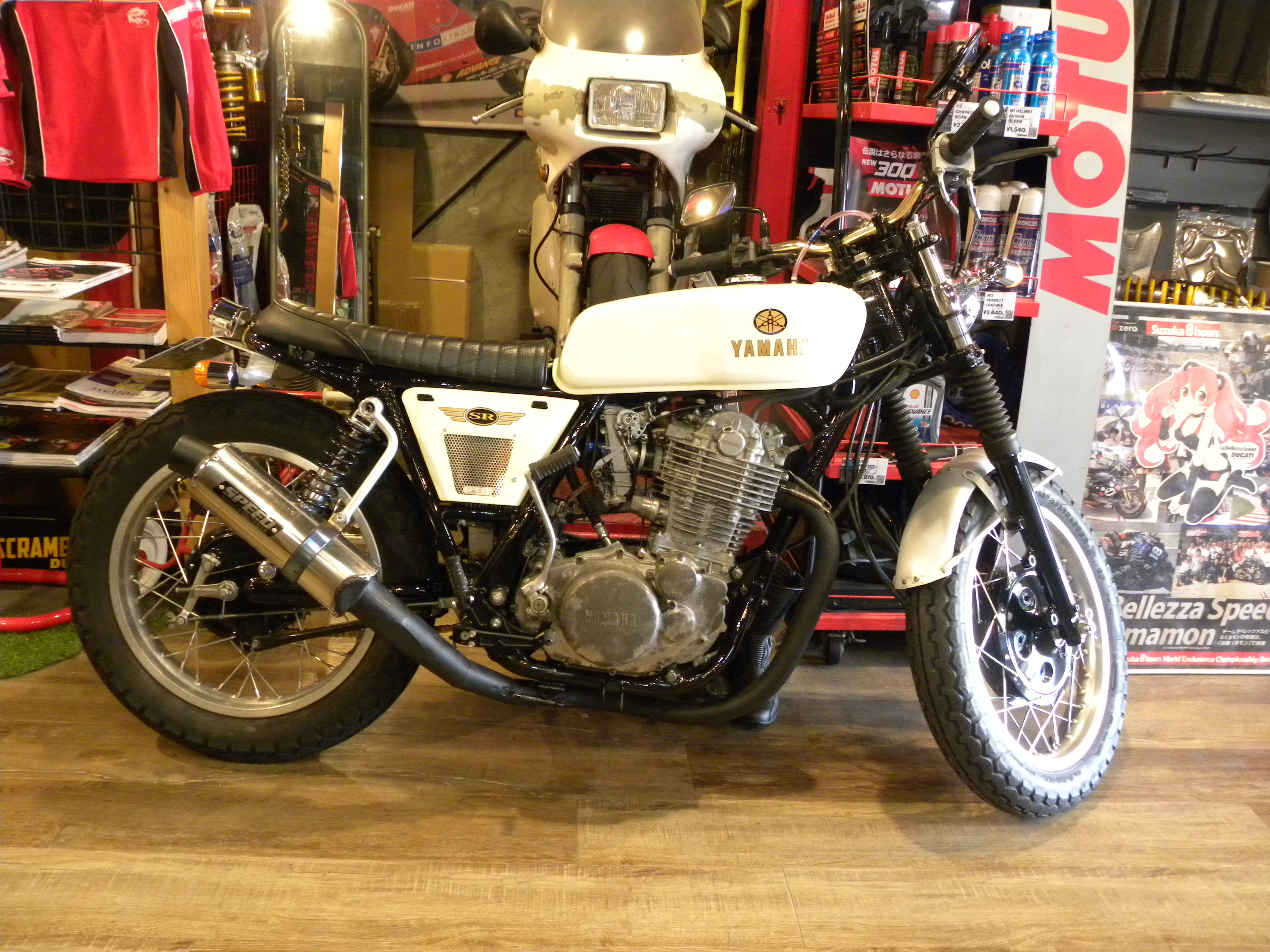 ヤマハ SR400 写真 5
